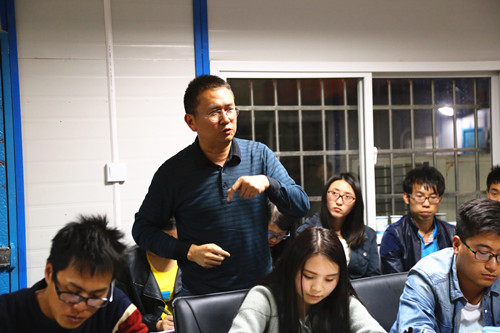 擰緊思想“總開關(guān)”——公司黨委書記倪燦華到昭通棚改項(xiàng)目部為項(xiàng)目一線職工上黨課