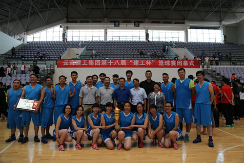 公司男子籃球隊衛(wèi)冕集團第十八屆“建工杯”籃球賽冠軍