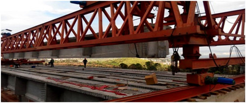 昆明東南繞高速C4標(biāo)段馬魚(yú)河大橋右幅40米T梁架設(shè)完成