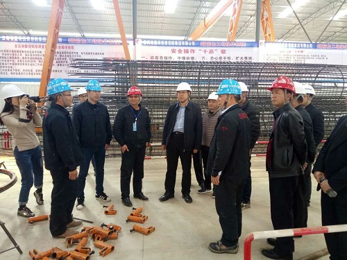 集團工會主席陳文雙到廣那高速看望一線職工