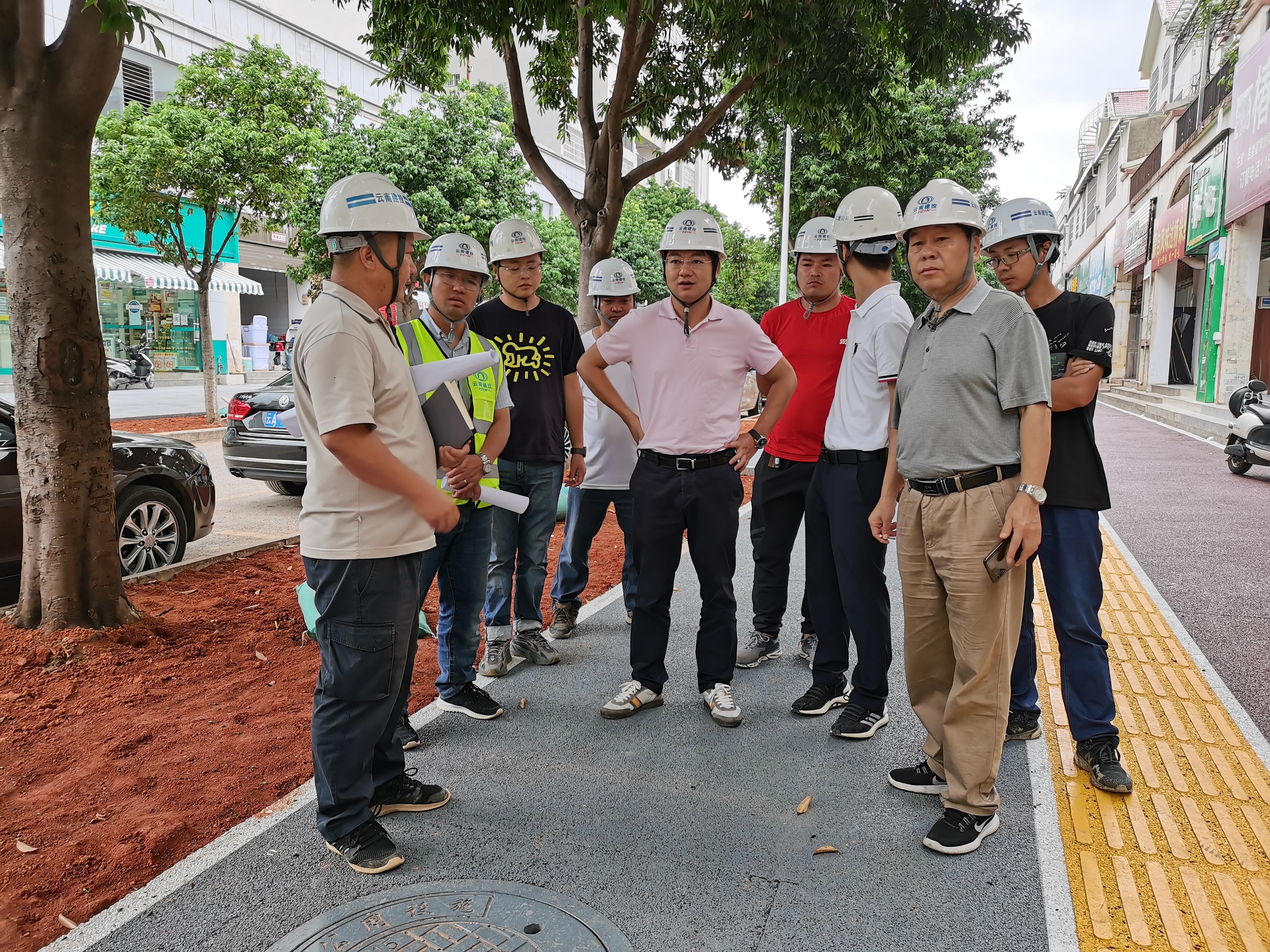 【我為群眾辦實事】萬向遵一行調研文山市城區(qū)道路人行道鋪裝工程（一期）勘察、設計、施工總承包（EPC）項目